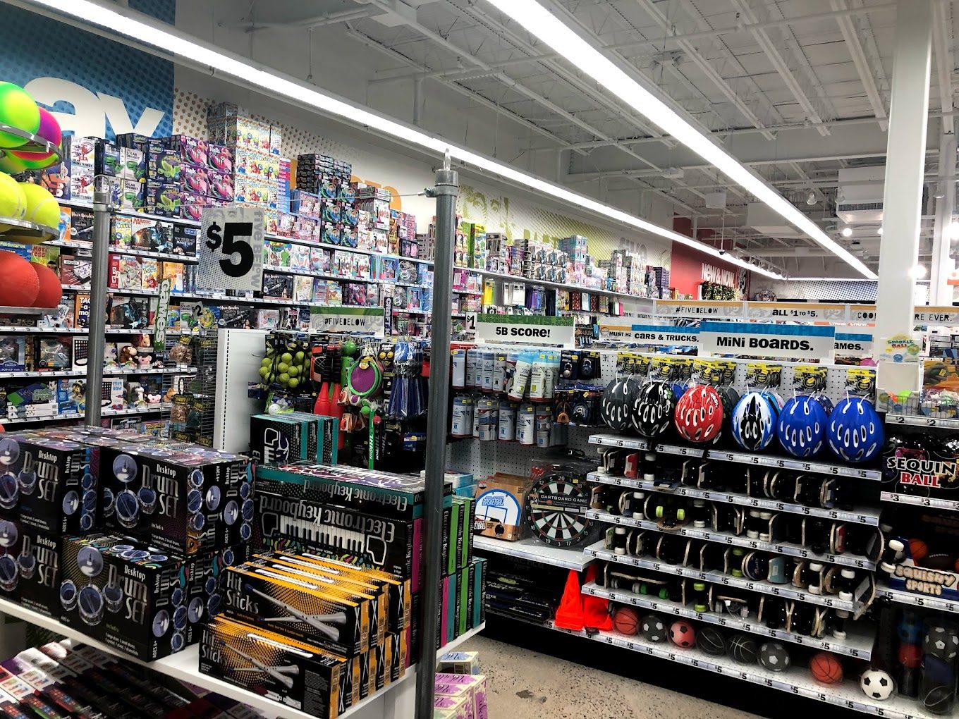 Five Below interior, Trumbull, CT